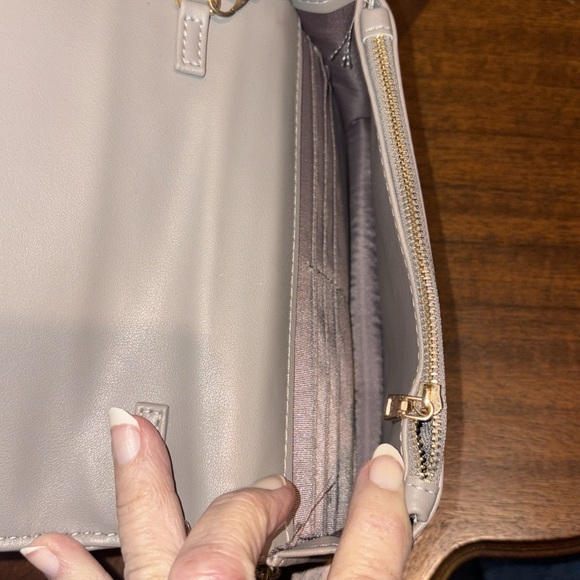 Bebe   Crossbody bag  quilted front and back  vegan leather  gray/ gold tone EUC - Picture 10 of 16